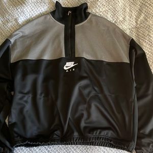Nike womens crop half zip M, black and gray
